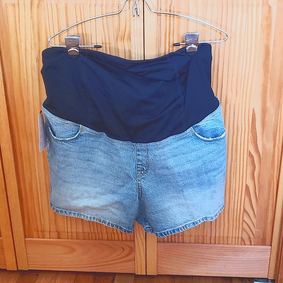NWT Target Isabel Maternity Jean Shorts - Picture 1 of 1